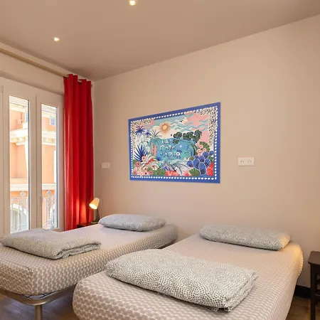 Villa Saint Exupery Beach Hostel-2
